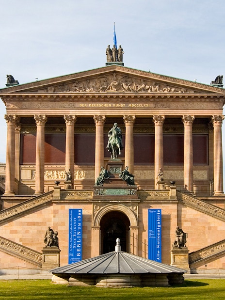 Alte Nationalgalerie in Berlin, showcasing neoclassical architecture.