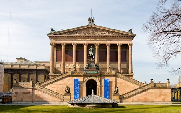 Alte Nationalgalerie in Berlin, showcasing neoclassical architecture.