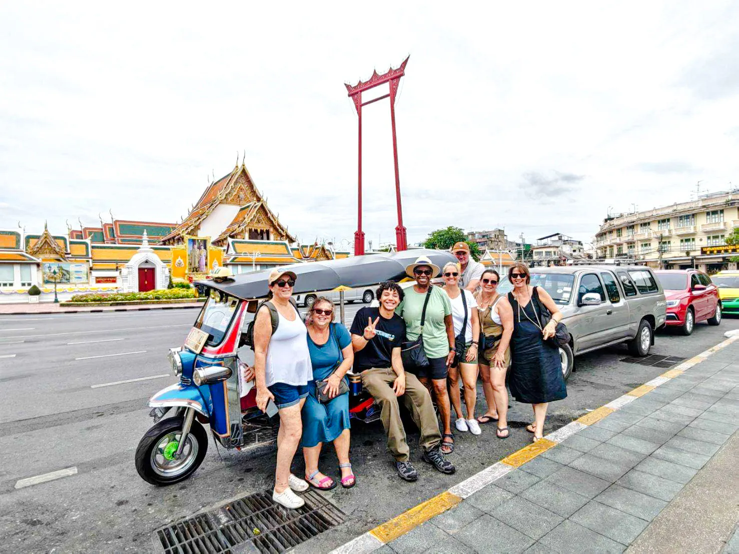 Bangkok Tuk-Tuk and Long-Tail Boat Canal Tour with Thai Costume and Wat Arun Photo Stop Image 12