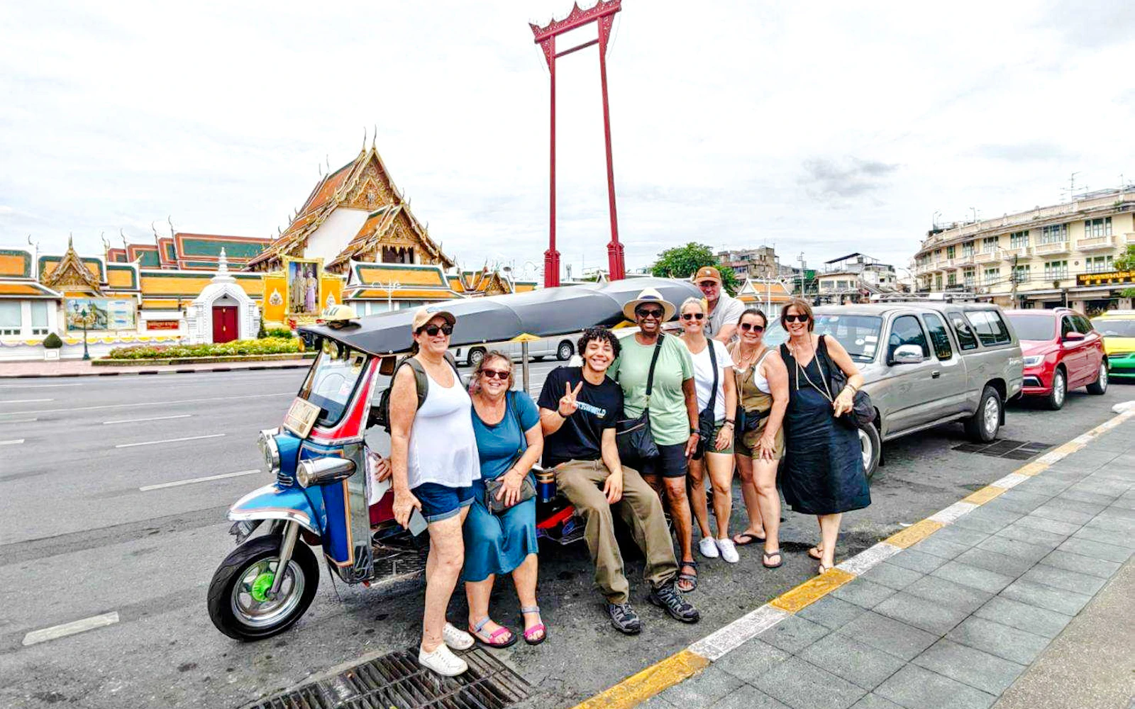 Bangkok Tuk-Tuk and Long-Tail Boat Canal Tour with Thai Costume and Wat Arun Photo Stop Image 12