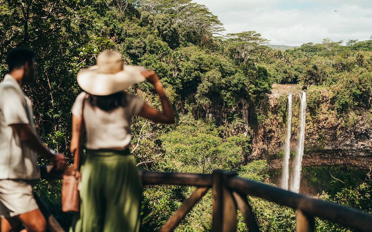 Visitors viewing Chamarel Waterfall on the 7 Coloured Earth plantation tour in Mauritius.