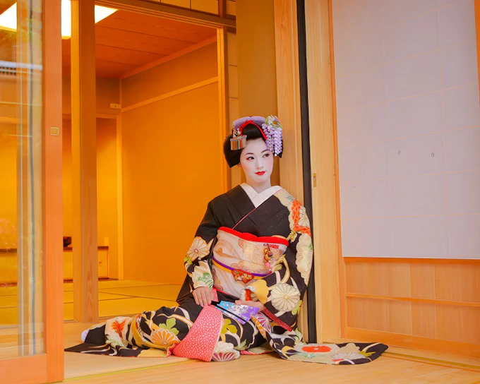 Kyoto: Maiko Transformation with Full Kimono Makeover & Professional Photoshoot