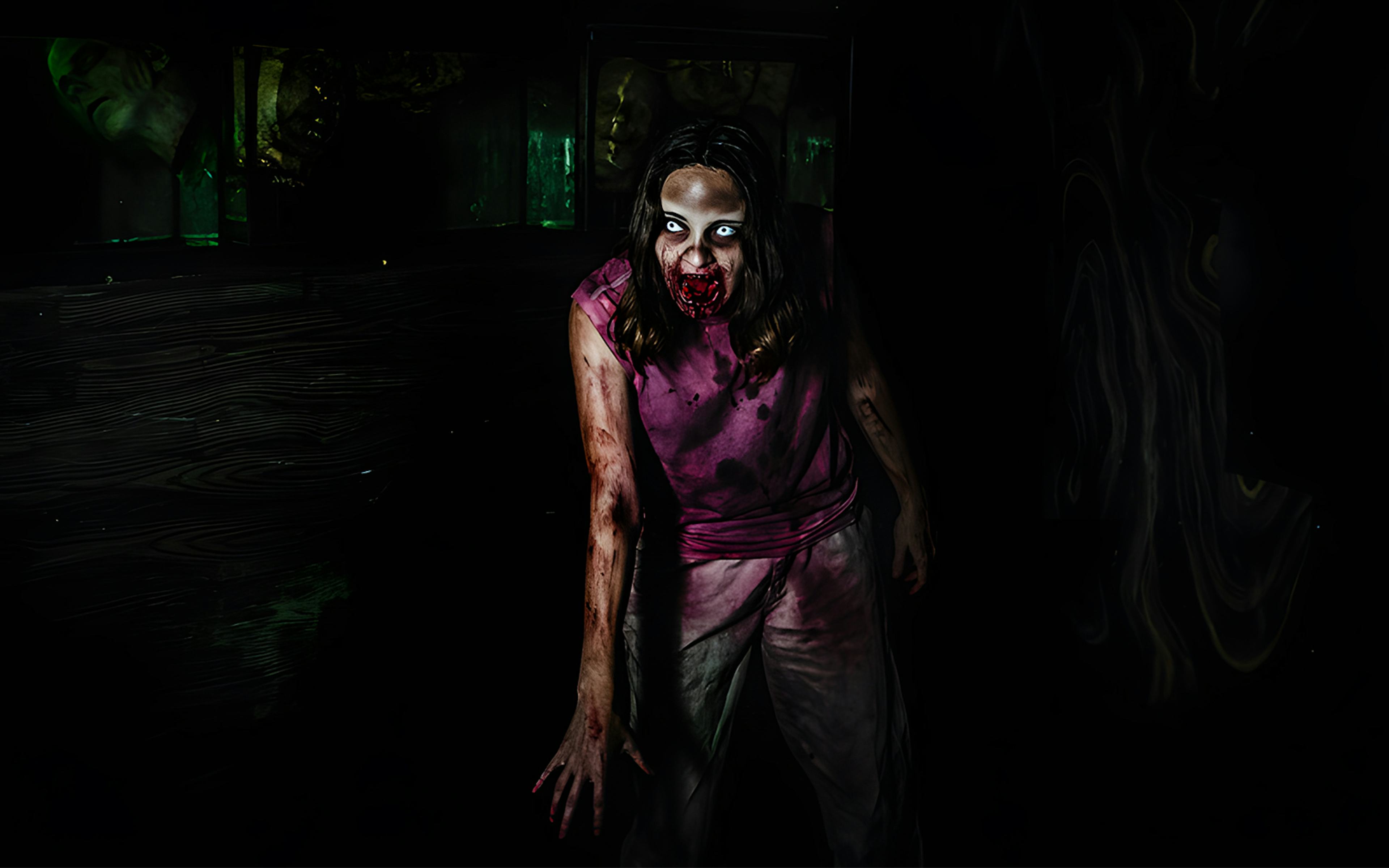 Walking Dead attraction at Parque De Atracciones, featuring zombie-themed set and characters.