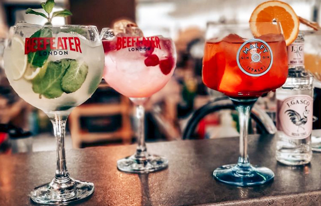 cocktails on budapest cruise