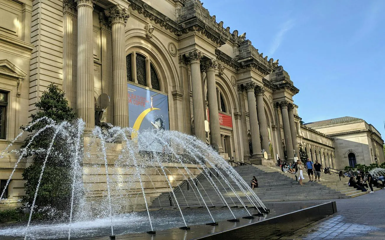 Fountain and steps at the Metropolitan Museum of Art, New York, part of Central Park exploration game.