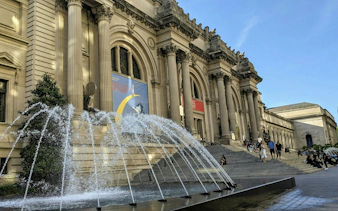 Fountain and steps at the Metropolitan Museum of Art, New York, part of Central Park exploration game.