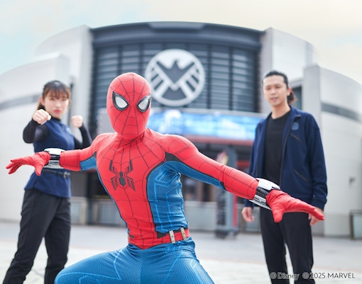 Spiderman posing with guests at Marvel Season of Super Heroes, Disneyland Hong Kong.