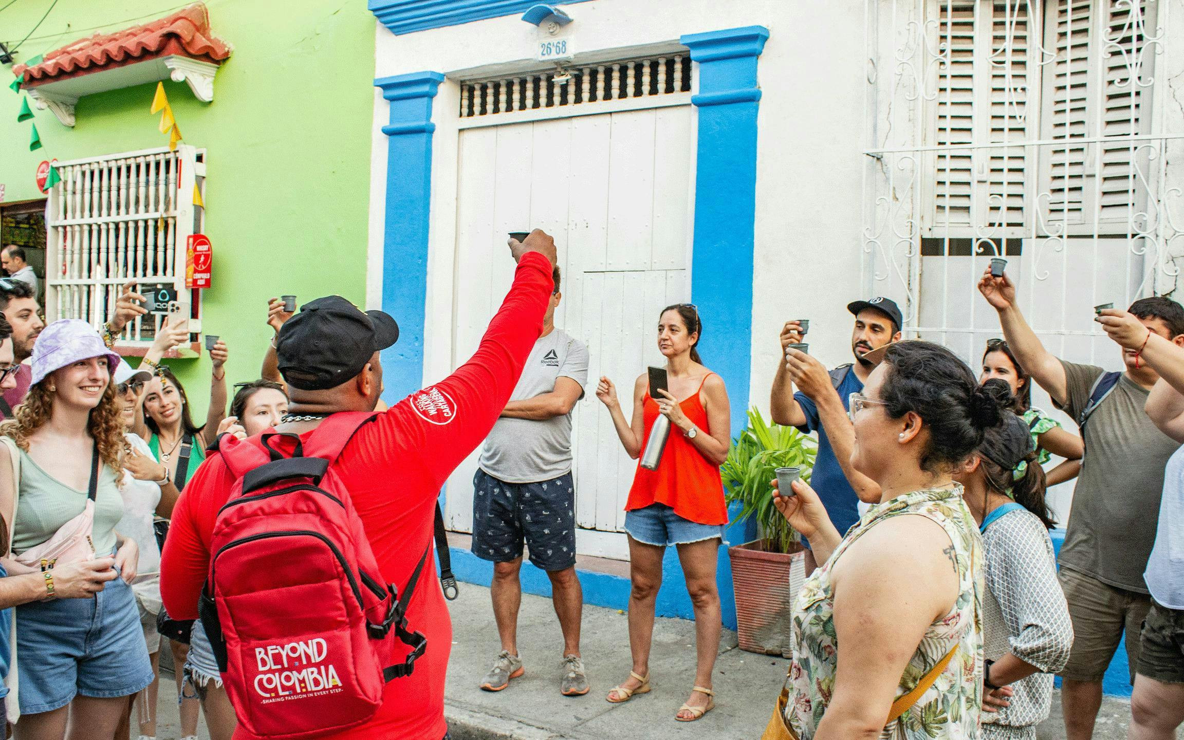 Local guide leading a group of tourists on a cultural walking tour in Cartagena.
