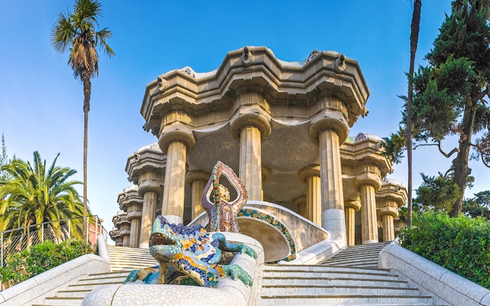 Mosaic lizard statue at Park Güell entrance, Barcelona.