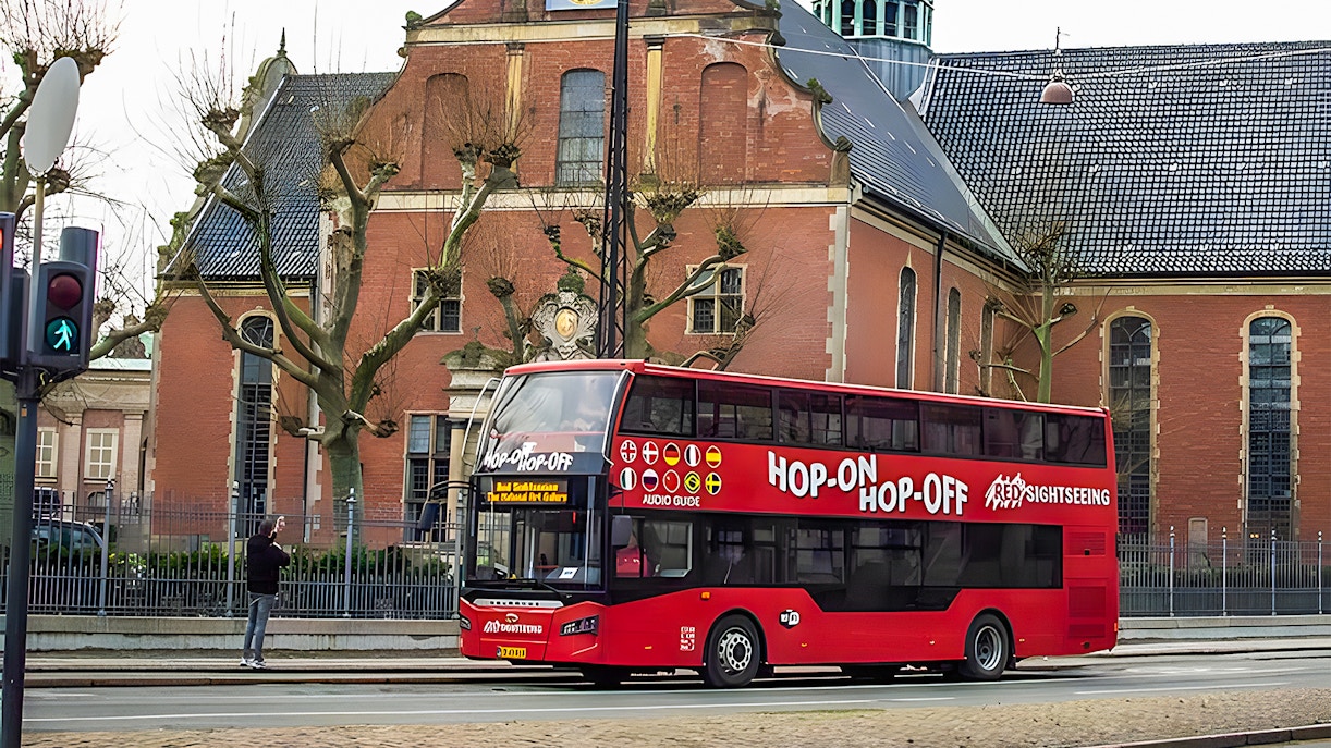 https://cdn-imgix.headout.com/media/images/a09cdd720e07c5616a88859a2eab21ca-28443-copenhagen-red-sightseeing--copenhagen-hop-on-hop-off-bus-tour-with-optional-boat-tour-03.jpg