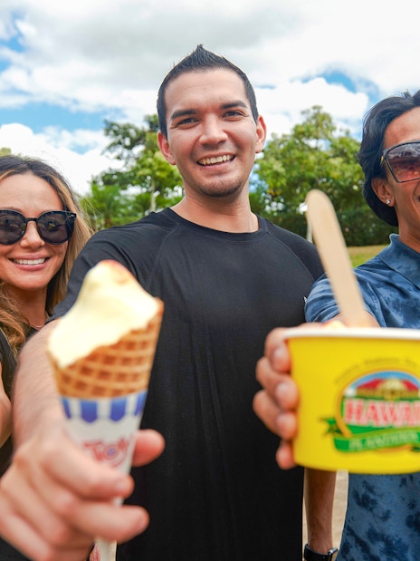 Friends enjoying ice cream during Oahu's Grand Circle tour.