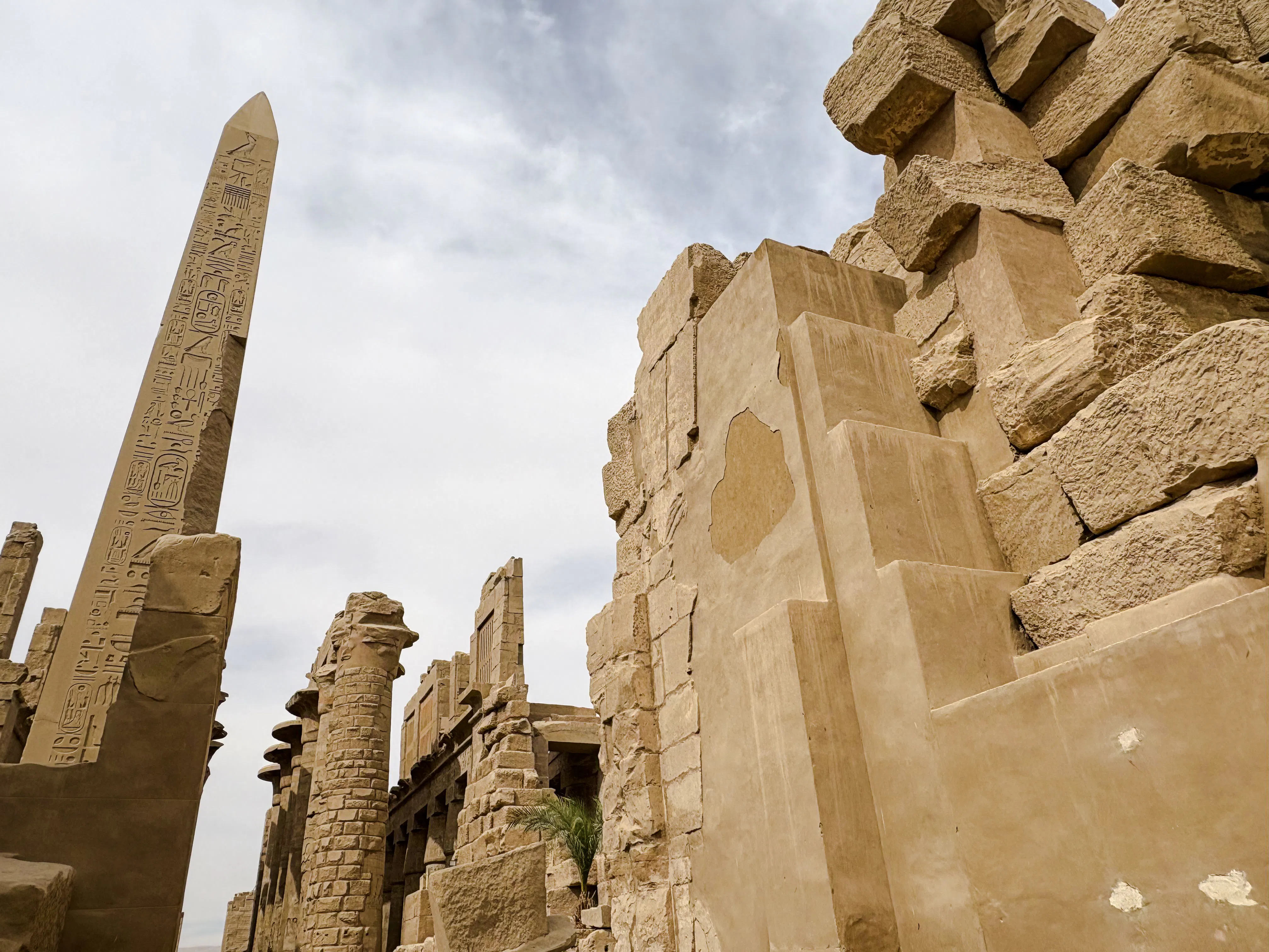 tour privado pelas margens oeste e leste de luxor, com almoço e guia egiptólogo-1