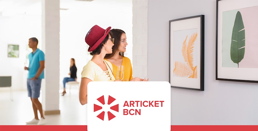 Visitors viewing art in a Barcelona museum with Articket BCN pass.