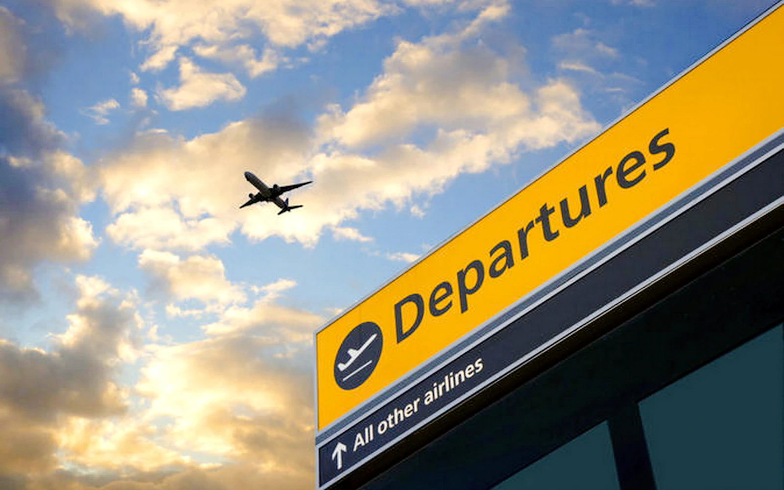 Beijing Private Departure Transfer: Hotel to Airport or Train Station Image 2