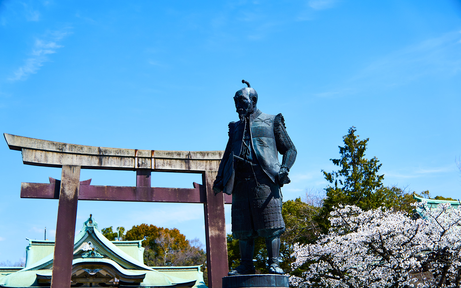 Torii gate and Toyotomi Hideyoshi statue at Hokoku Shrine, Osaka Castle, Japan.
