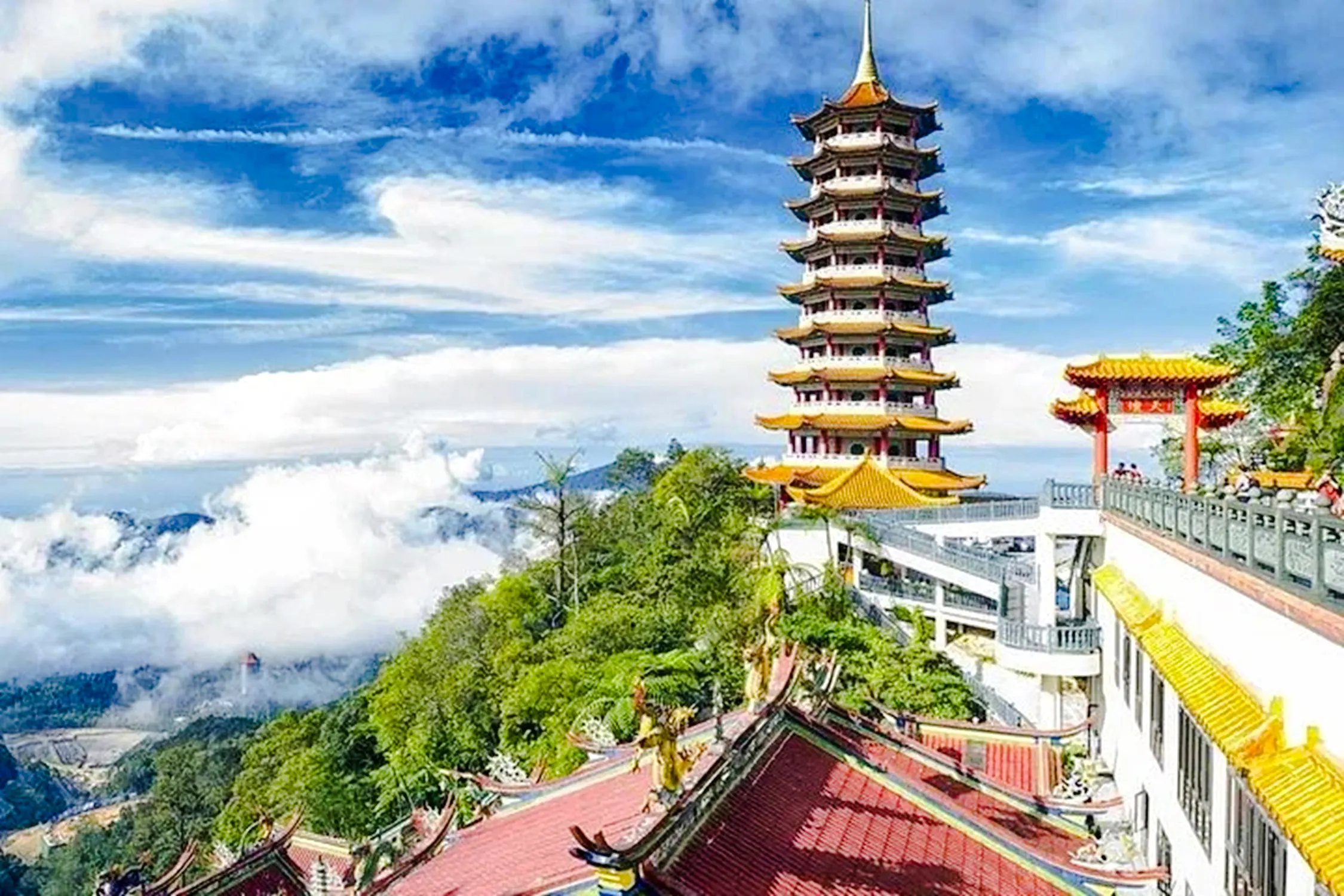 from kuala lumpur: bukit tinggi french village and genting highlands day trip with awana skyway cable car-6