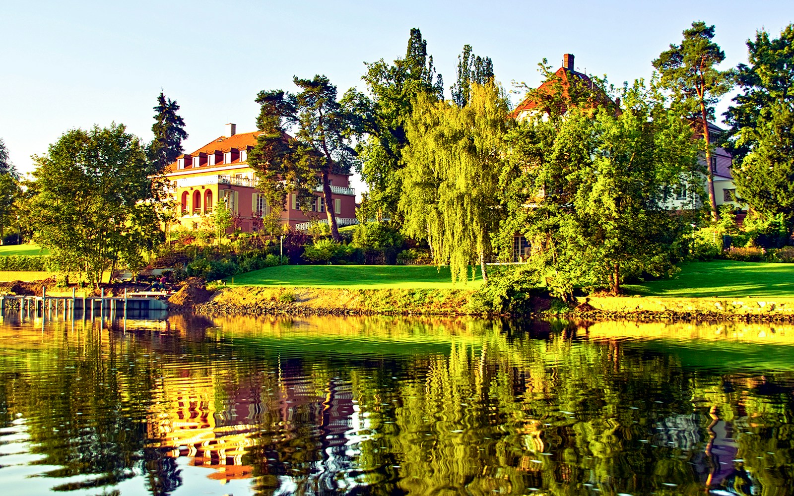 GDR-era lakeside villas on Griebnitzsee