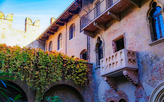 juliet's courtyard and verona teatro tickets-1