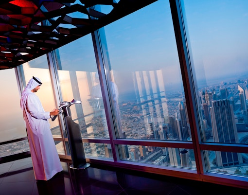 burj khalifa at the top