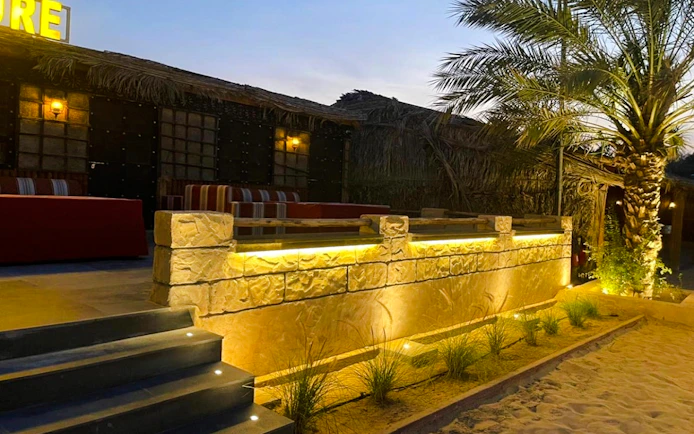 Safari nel deserto di Dubai con dune bashing in 4x4, cena a buffet con barbecue e spettacoli live
