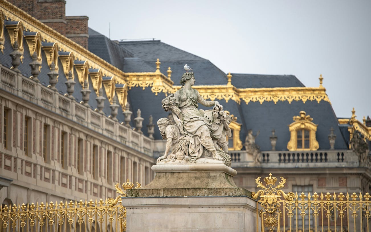 visite guidée en petit groupe avec accès coupe-file au château et aux jardins de versailles, avec trajet aller-retour en train depuis paris-5