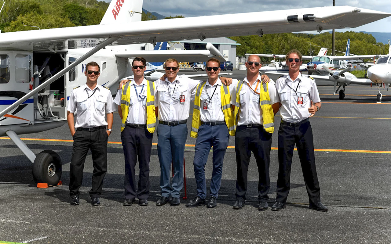 Outer Great Barrier Reef: 40-minütiger Rundflug von Cairns aus — 8