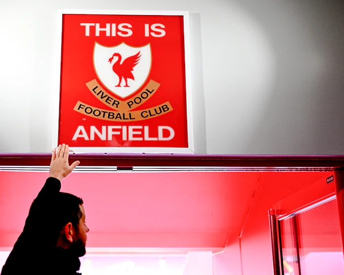 Liverpool: The Anfield Experience Tour with Food and Drinks
