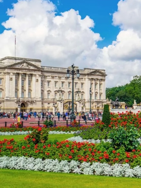 Buckingham Palace with gardens and Victoria Memorial in London.