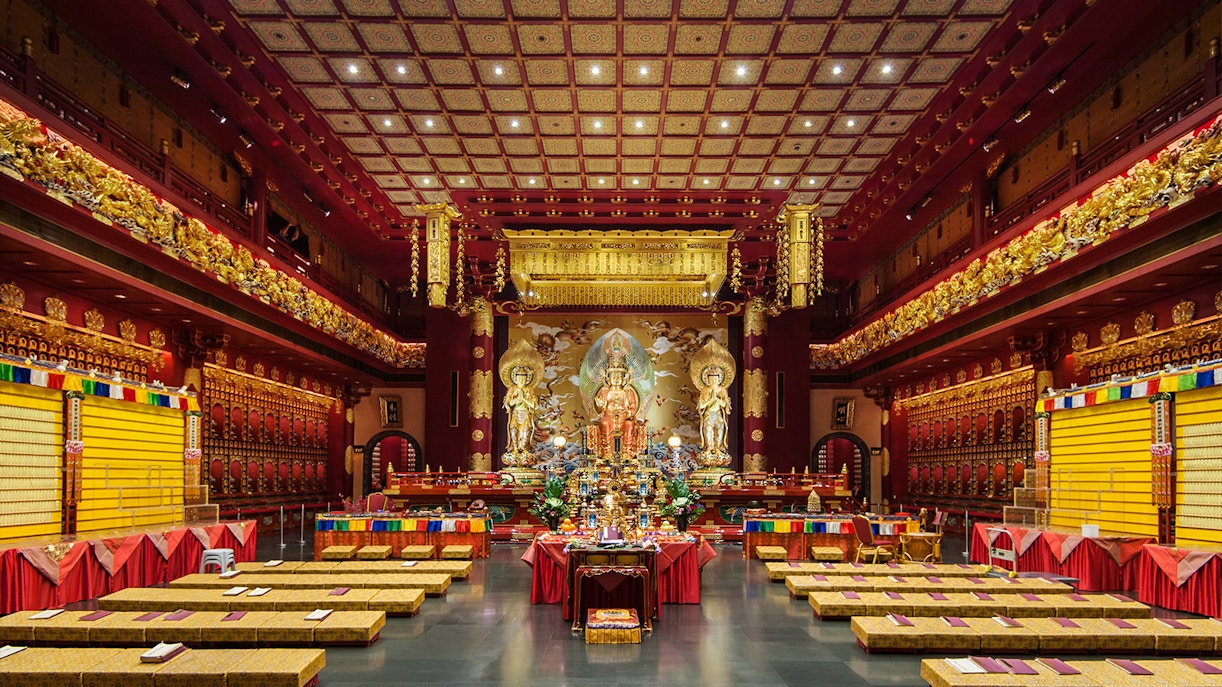 Buddha Tooth Relic Temple and Museum exterior in Singapore's Chinatown district.