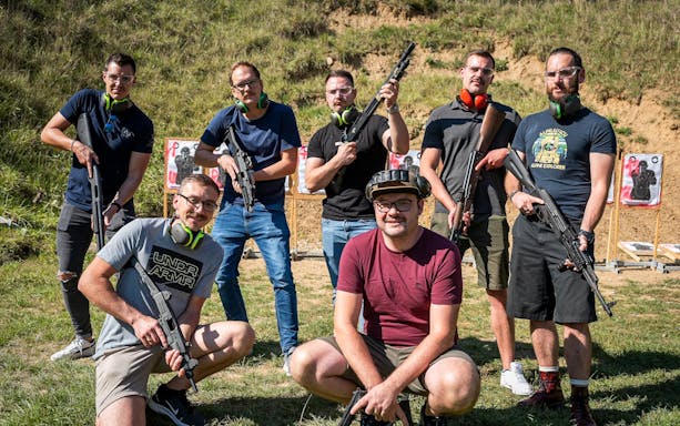 praga: experiência de tiro com 3 a 10 armas e transporte de ônibus-2