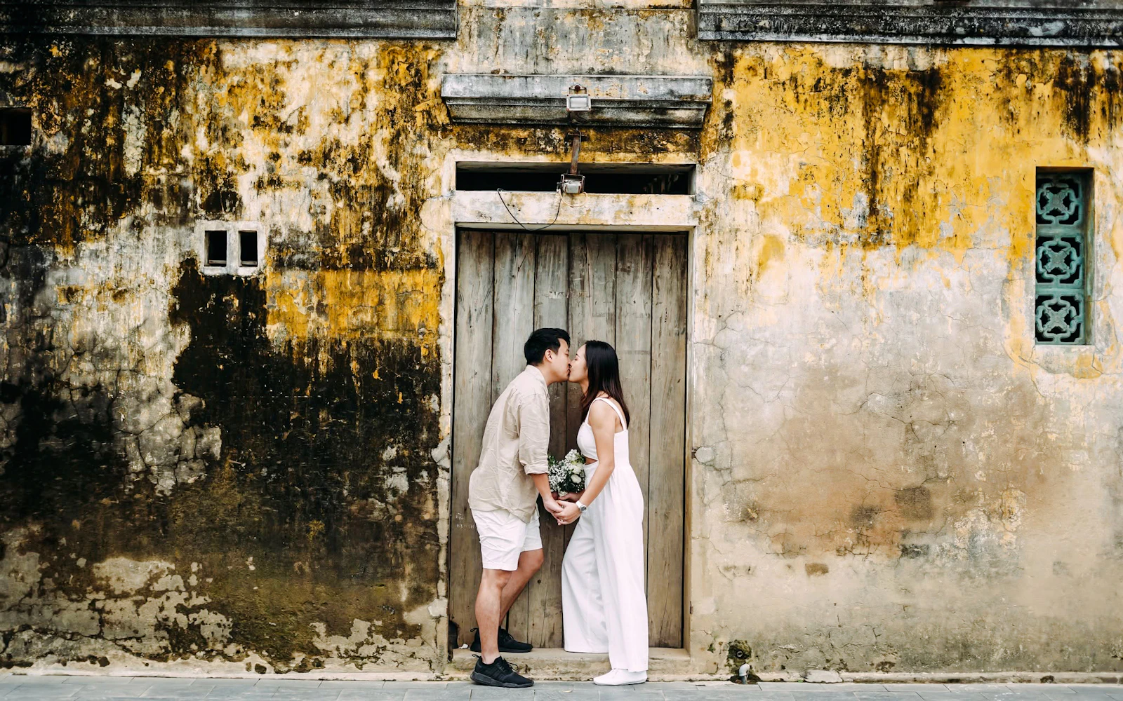 Hoi An Ancient Town Private Photoshoot and Guided Walking Tour Image 7