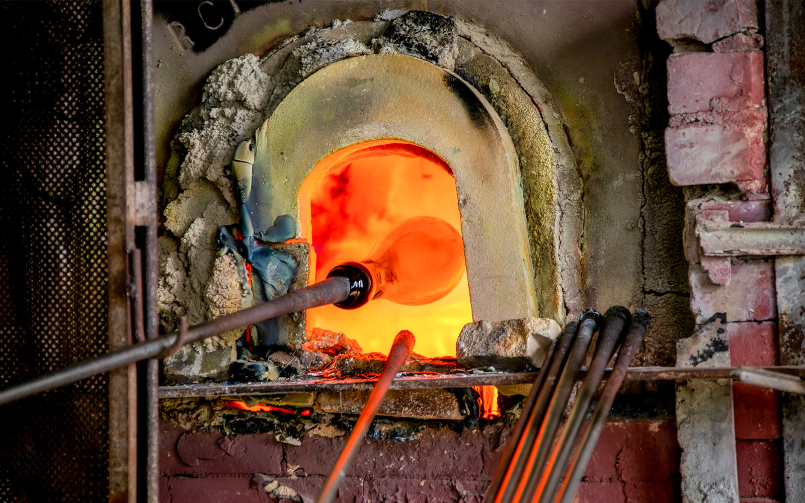 Glassblowing in a Murano furnace during Venice afternoon tour from Punta Sabbioni.