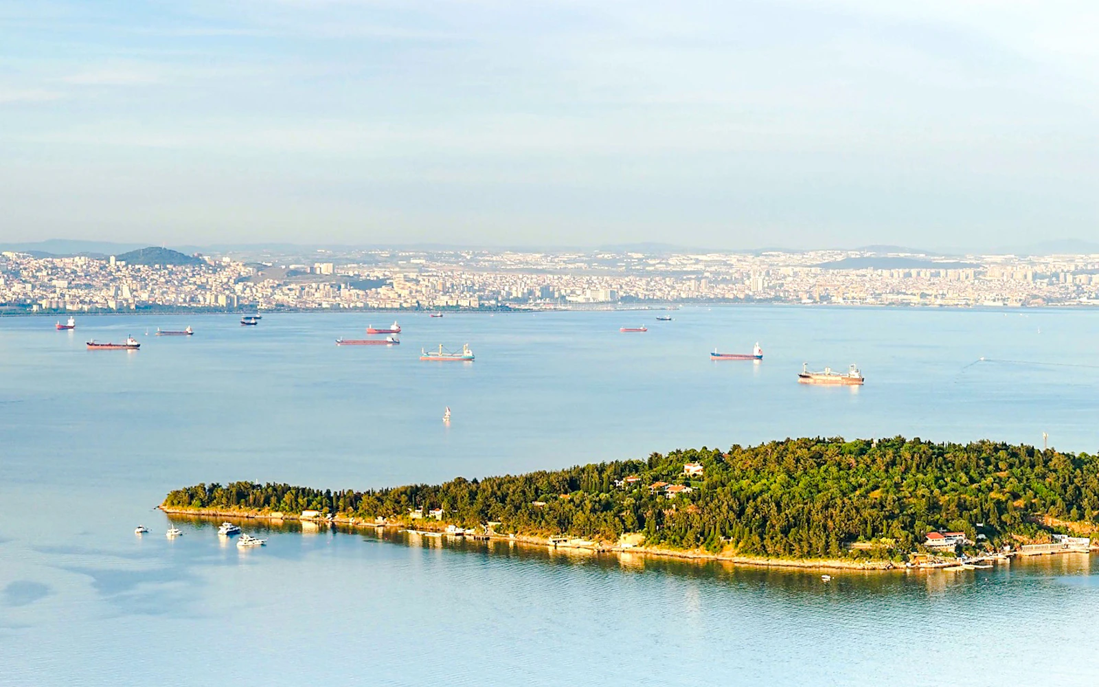 Princes’ Islands Guided Tour with Lunch: Büyükada & Heybeliada (Product 54449)