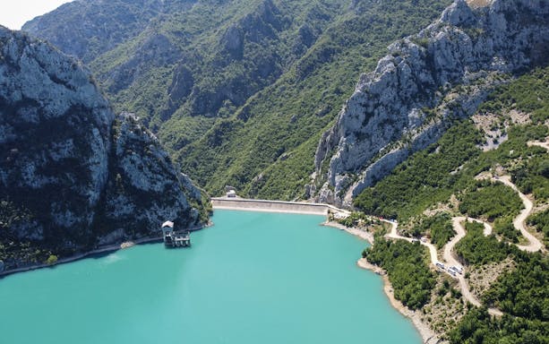 однодневная поездка из тираны на озеро бовилла и горы гамти-3