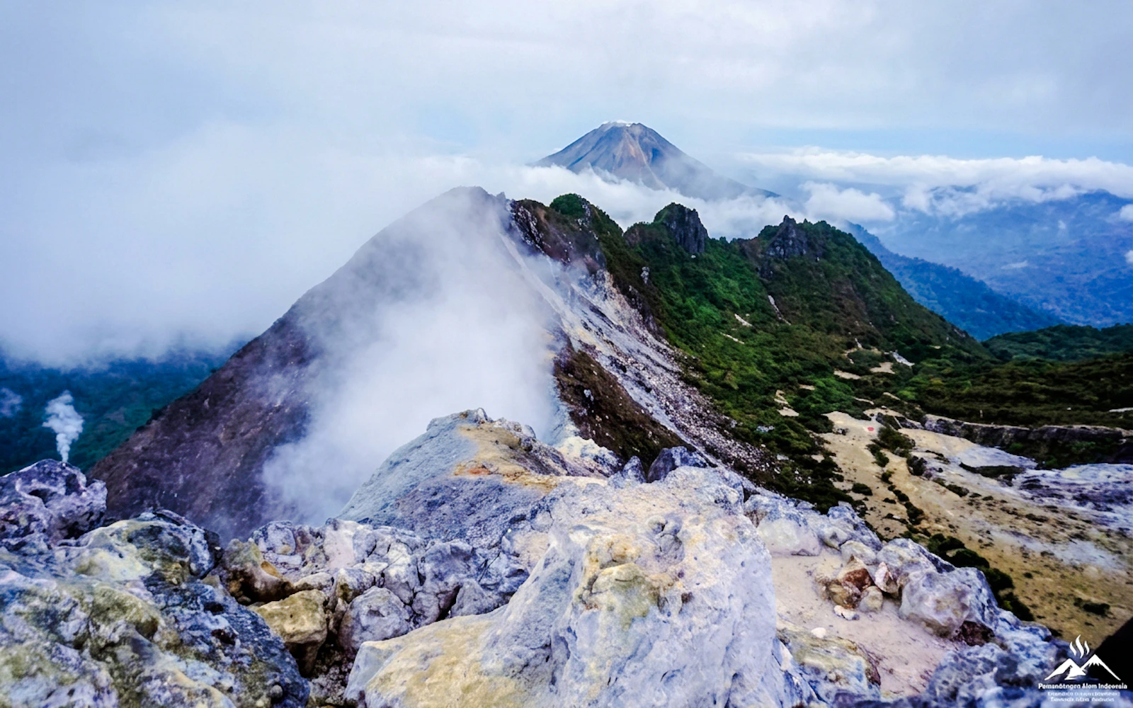 From Medan: 6-Day North Sumatra Tour With Orangutan Trekking, Volcano and Lake Toba