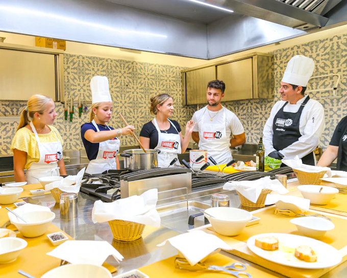 Sorrento Cooking Class with Lunch & Drinks