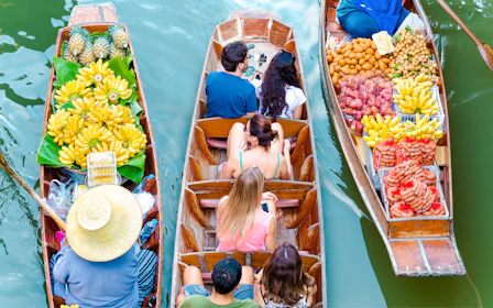 Amphawa Floating Market & Maeklong Railway Market Full-Day Guided Tour [Fri-Sun]