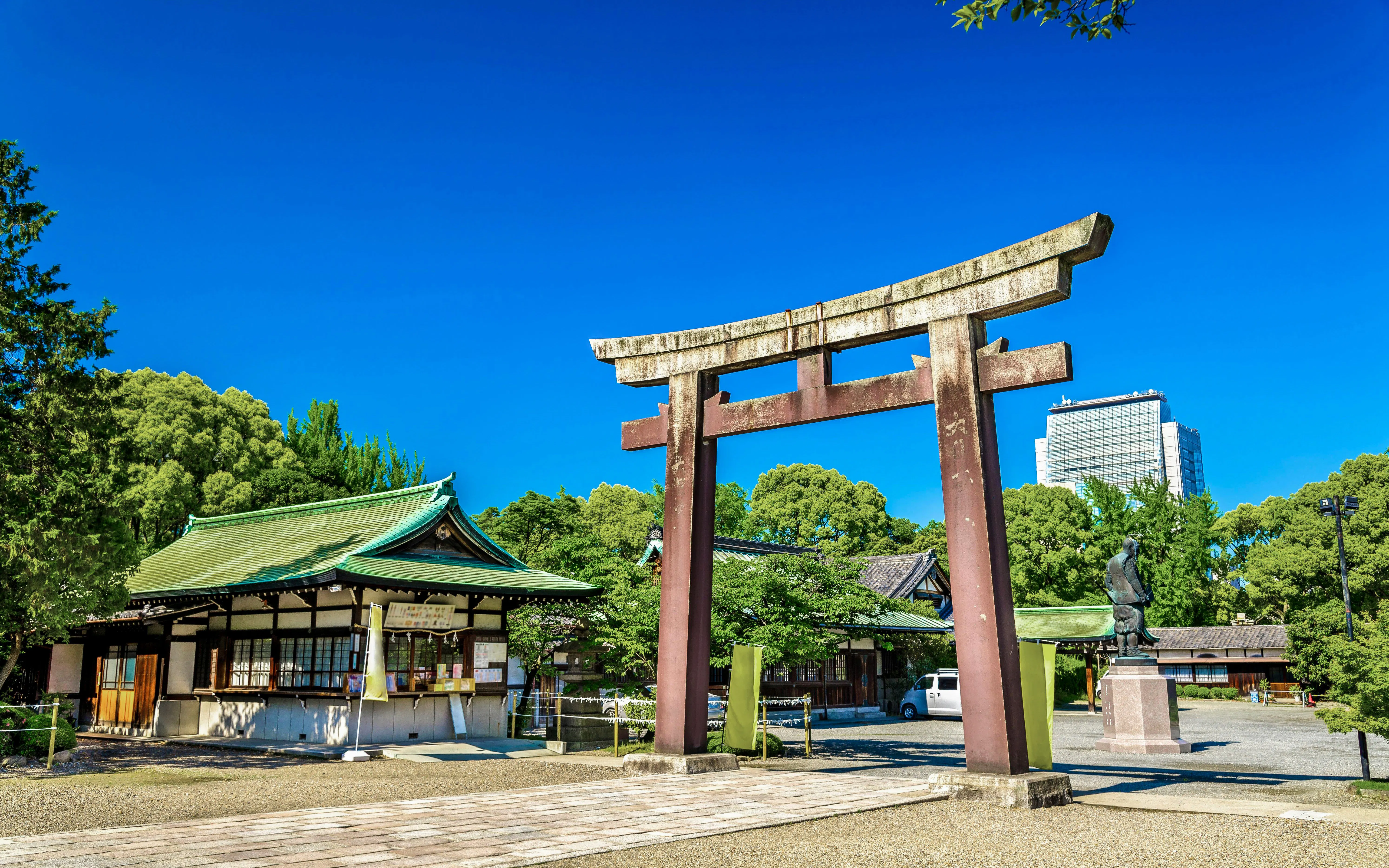 Torii gate at Hokoku Shrine with Osaka Castle in the background, Osaka, Japan.