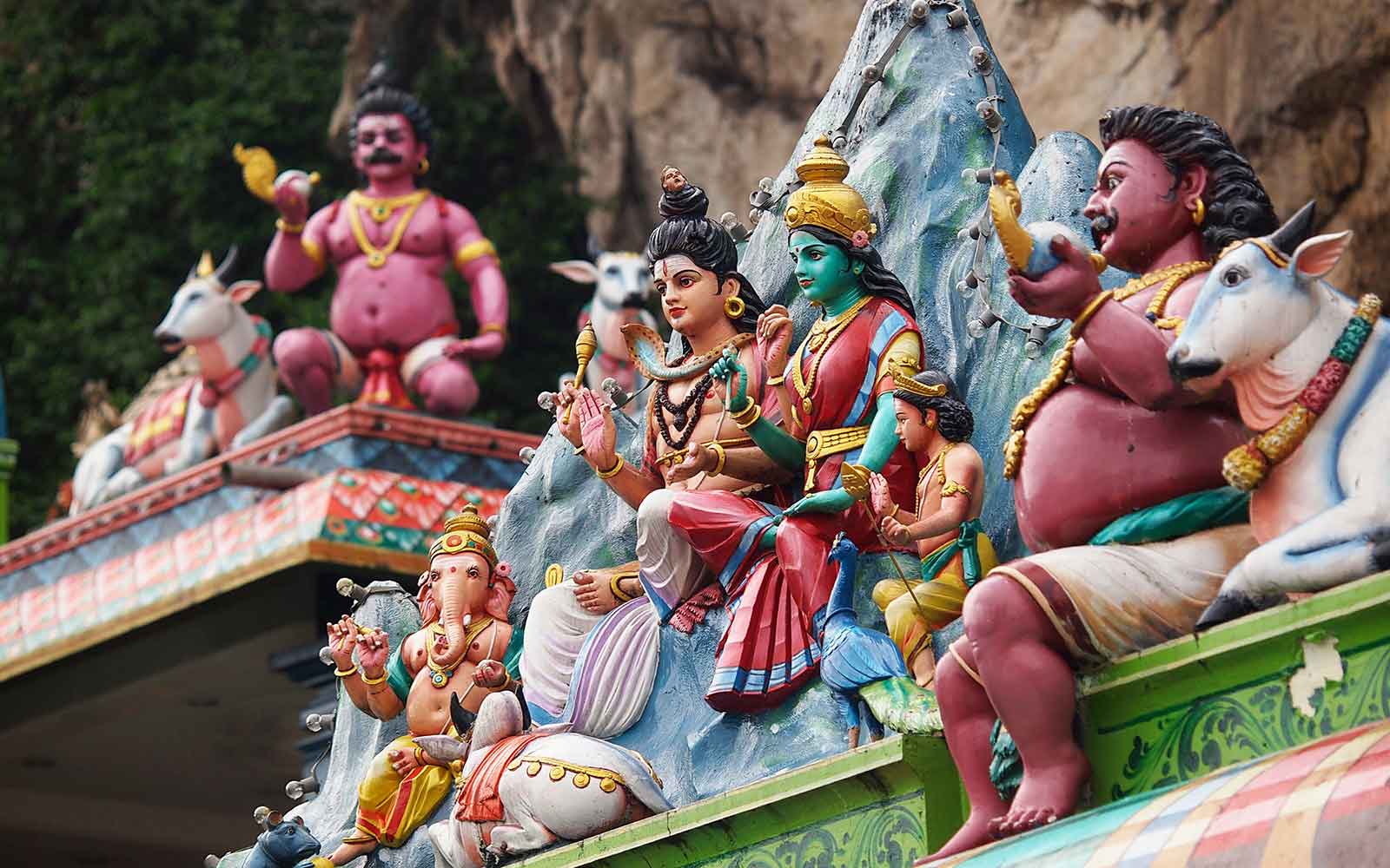 Shiv and parvati sculptures in batu caves