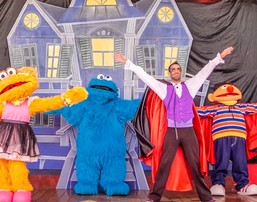 Sesame Street characters performing Halloween show at SésamoAventura, PortAventura.
