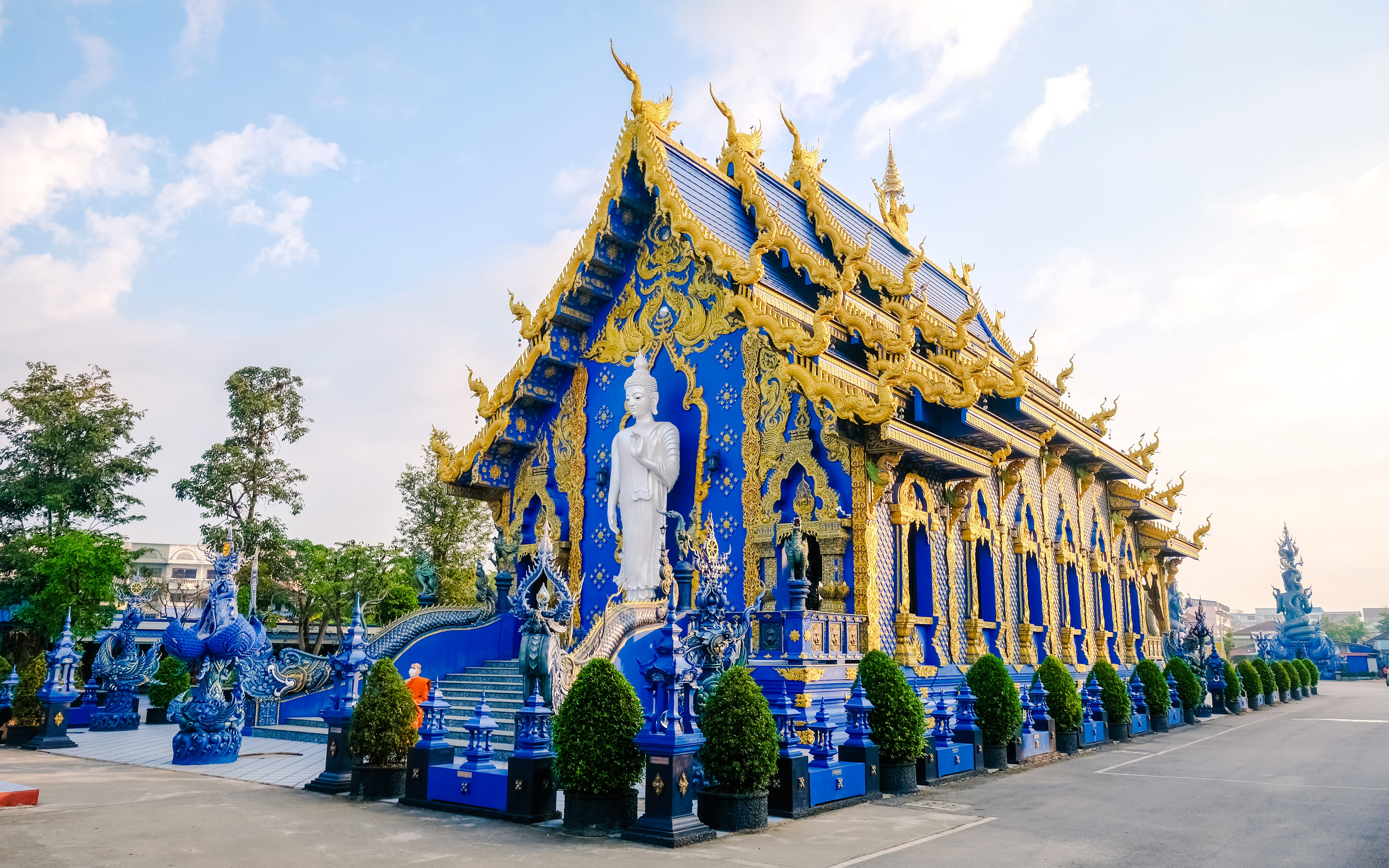 Rong Suea Ten Temple with intricate blue and gold architecture, Chiang Rai, Thailand.