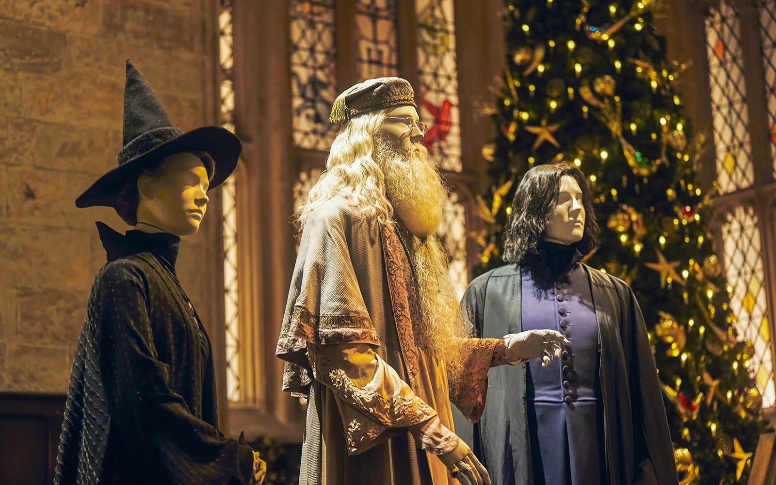 Mannequins of Hogwarts professors in Great Hall with Christmas decor, Harry Potter Studio Tour Tokyo.