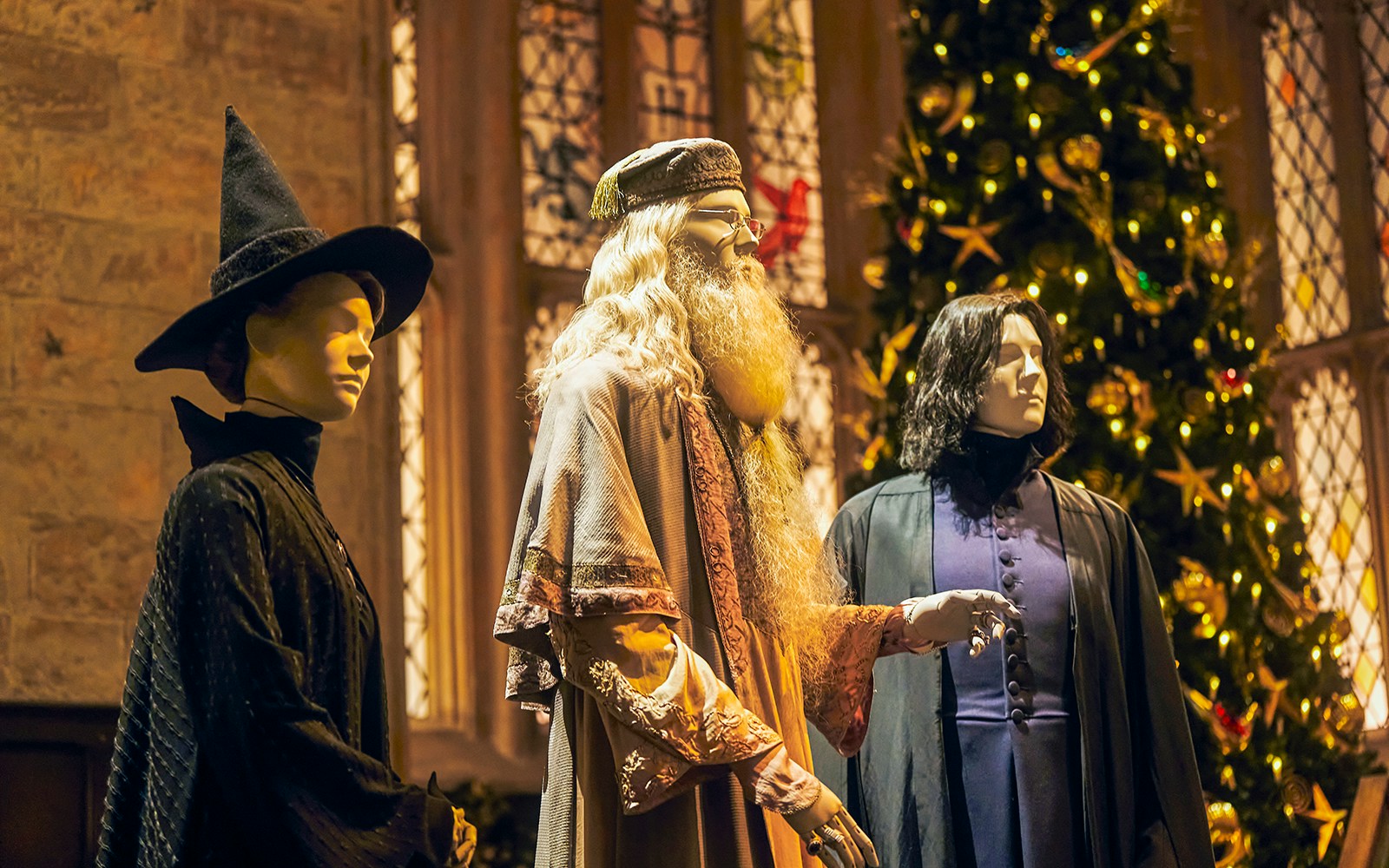 Mannequins of Hogwarts professors in Great Hall with Christmas decor, Harry Potter Studio Tour Tokyo.