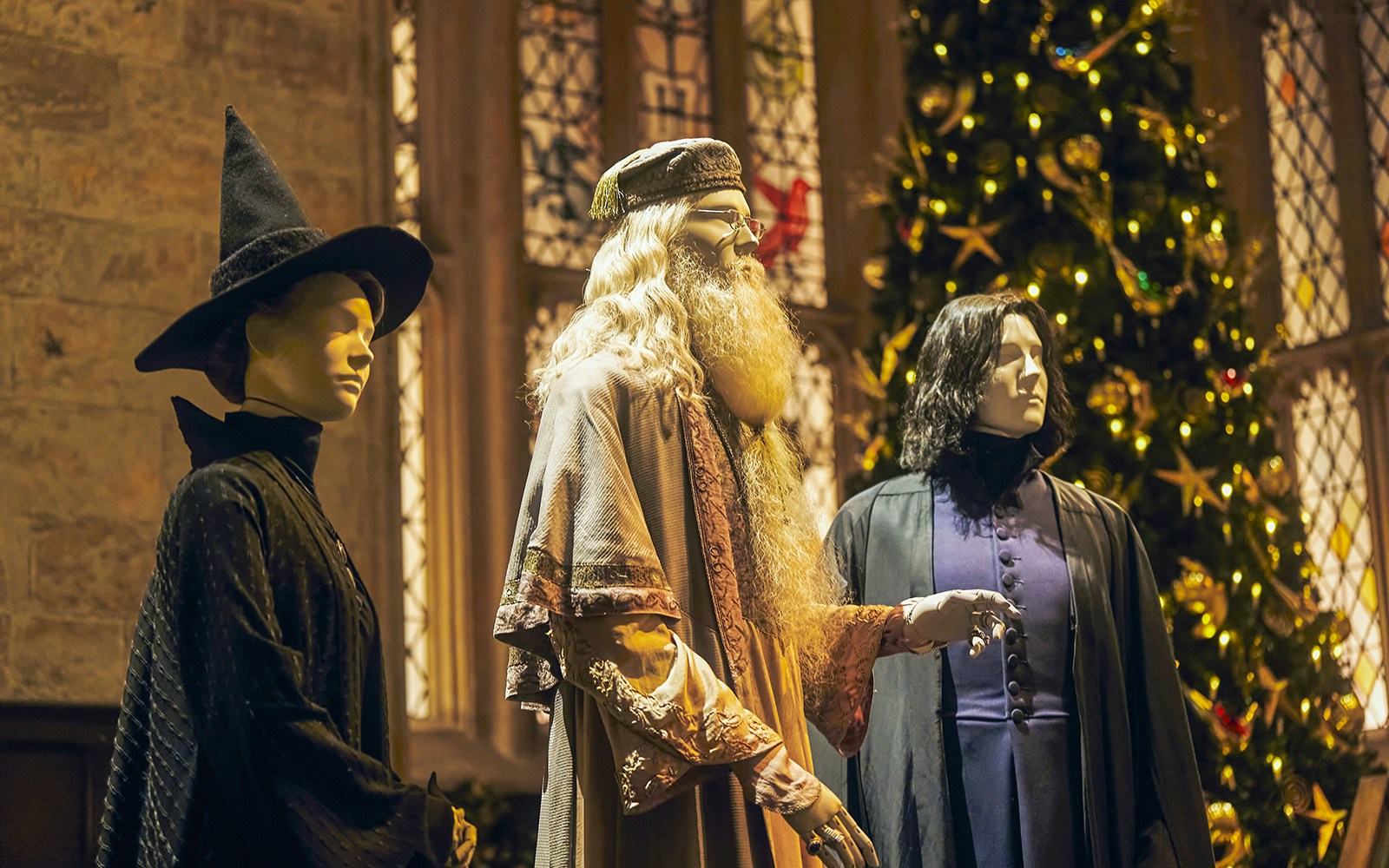 Mannequins of Hogwarts professors in Great Hall with Christmas decor, Harry Potter Studio Tour Tokyo.