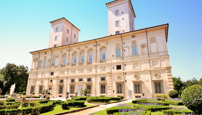 Green Line Rome hop-on hop-off passing by Villa Borghese