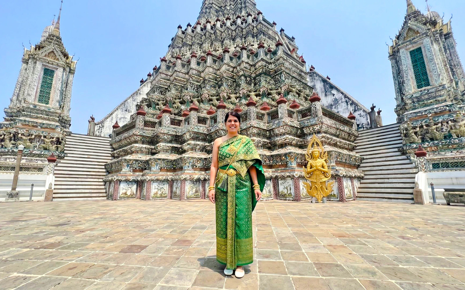 Wat Arun Guided Tour with Traditional Thai Costume Image 2