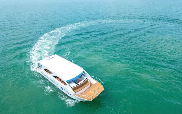 Speedboat cruising in Phang Nga Bay for James Bond Island tour.