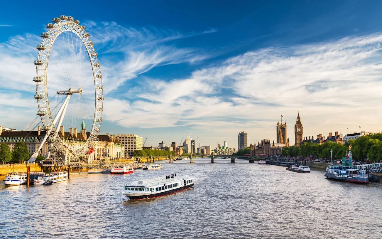 Halloween Afternoon Tea Bus Tour with Live Guide and Panoramic London Landmarks Image 9