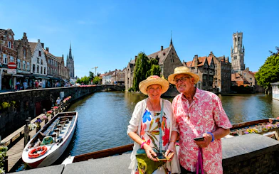 Bruges Small-Group Walking Tour with Canal Cruise and Belgian Praline Tasting