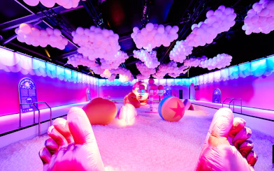 Interactive bubble-themed exhibit at Bubble Planet, Washington DC.
